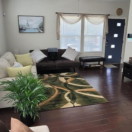 Spacious Townhouse Minutes From Downtown Sa. San Antonio Extérieur photo