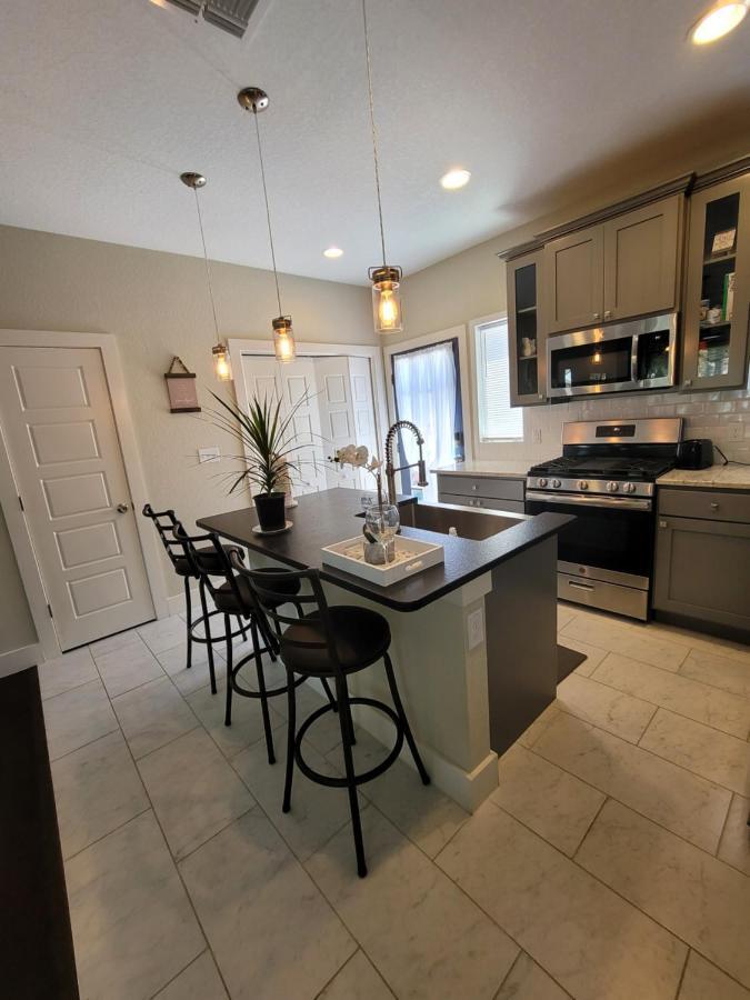 Spacious Townhouse Minutes From Downtown Sa. San Antonio Extérieur photo