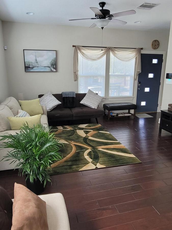 Spacious Townhouse Minutes From Downtown Sa. San Antonio Extérieur photo